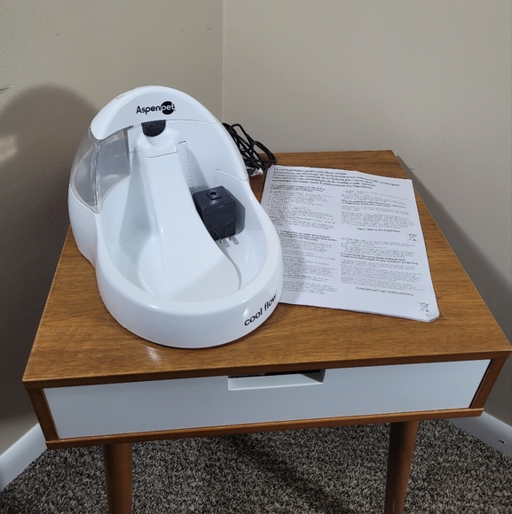 Aspen Pet Low Profike Electric Water Fountain. - Picture 1 of 5